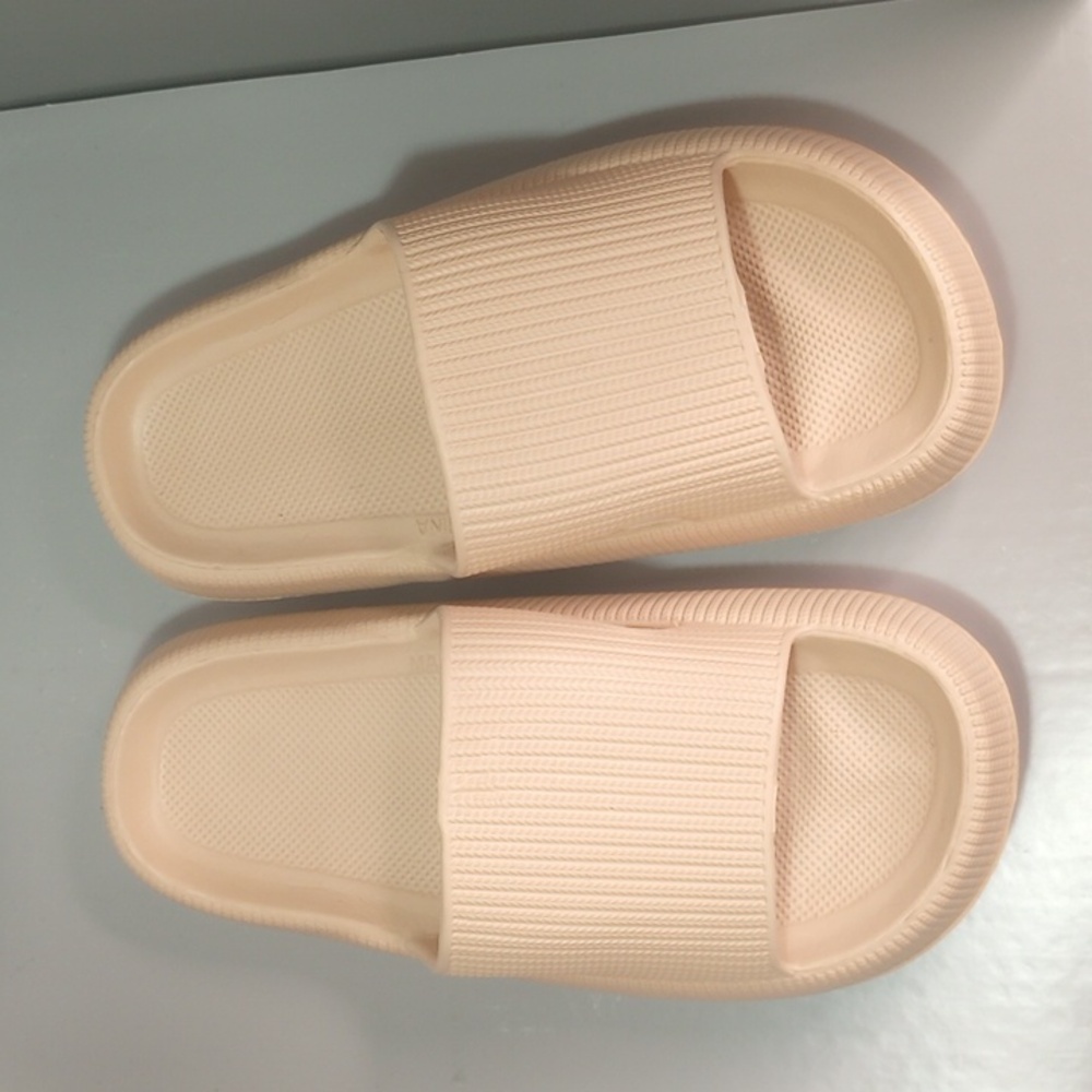 Cloudies tan slides, women's size 4
